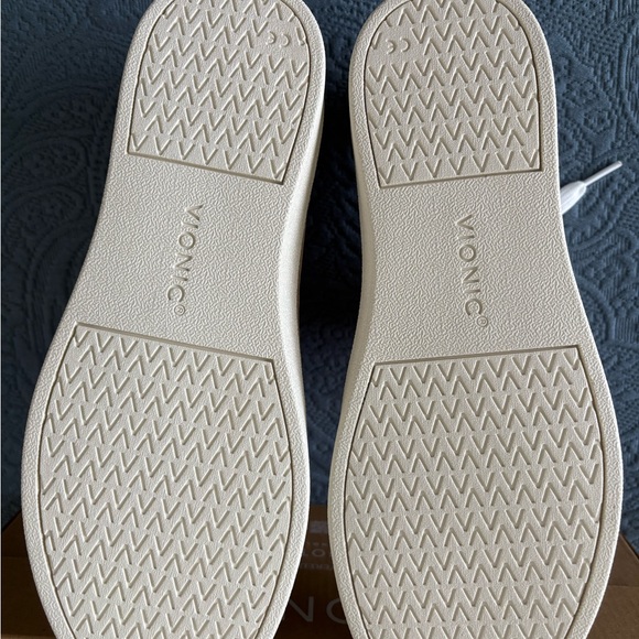 NEW Vionic Galia Sneakers - Picture 7 of 9